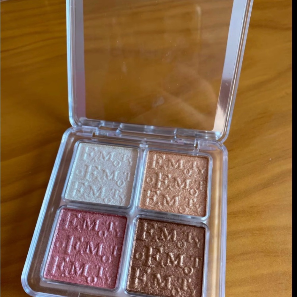 NEW Famoty Shimmer Eyeshadow Quad Palette | Backstage bloom #2 - Picture 3 of 4
